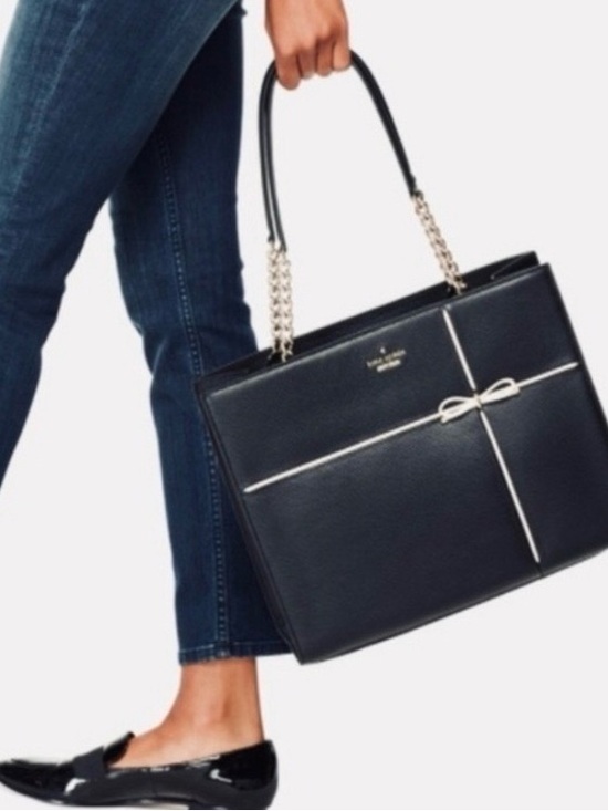 kate spade Handbags - Kate Spade New York EUC Cherry Street Phoebe shoulder bag